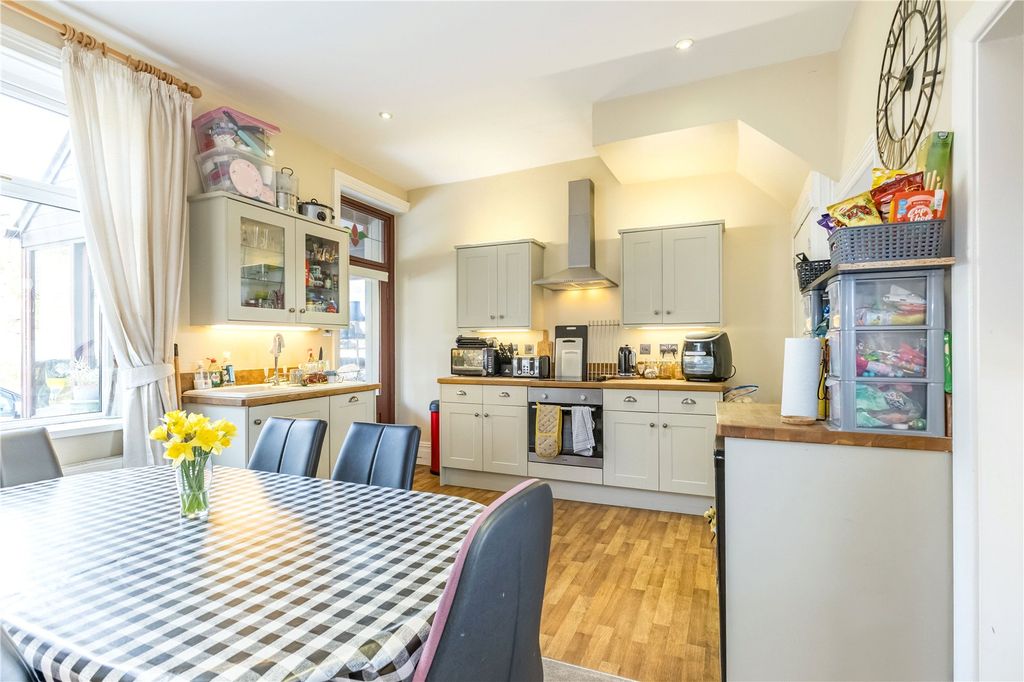 Property photo 2 of 16 Dining Kitchen