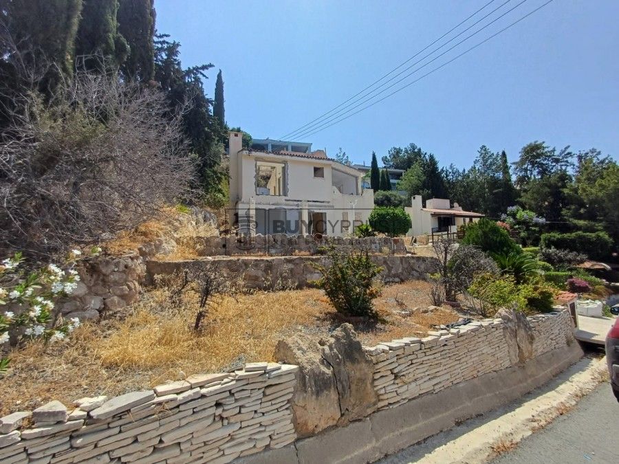 Property photo 2 of 32