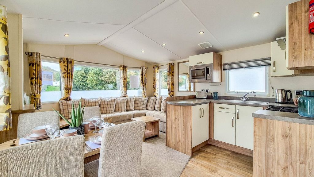 Property photo 3 of 18 Untitled 4