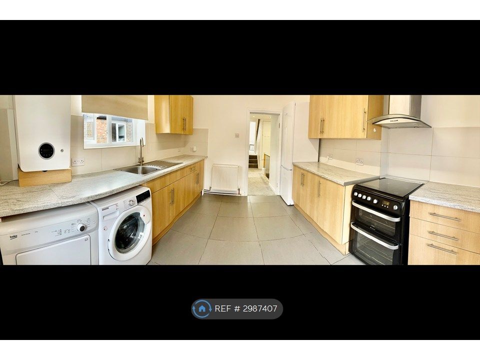 Property photo 3 of 16 Kitchen 1