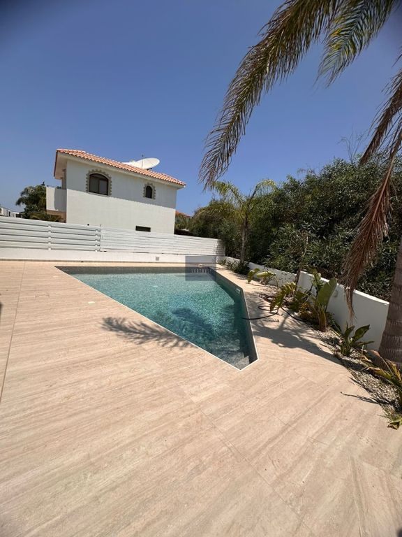 Property photo 2 of 26