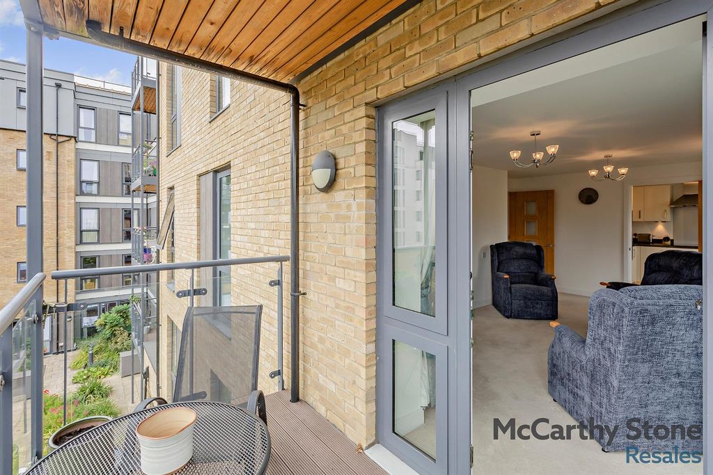 Property photo 3 of 24 8657596-Exterior03-800.Jpg
