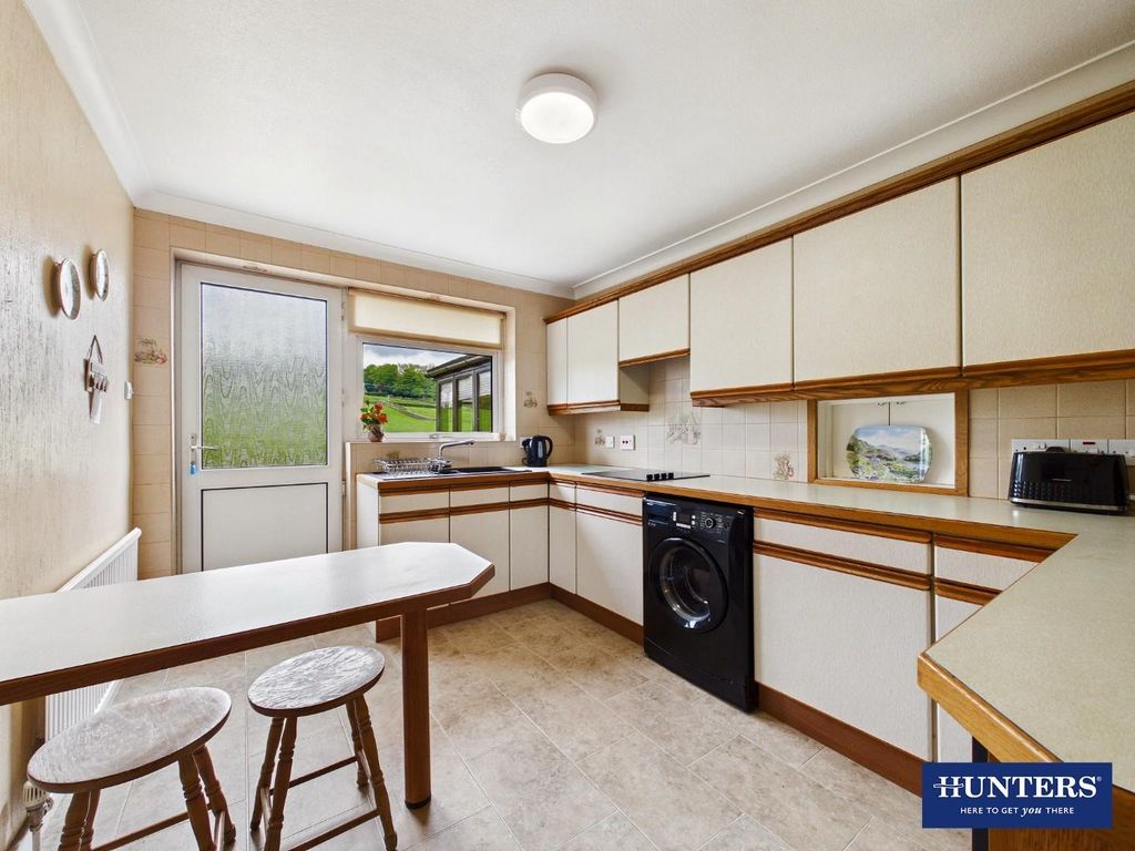Property photo 3 of 33 Kitchen