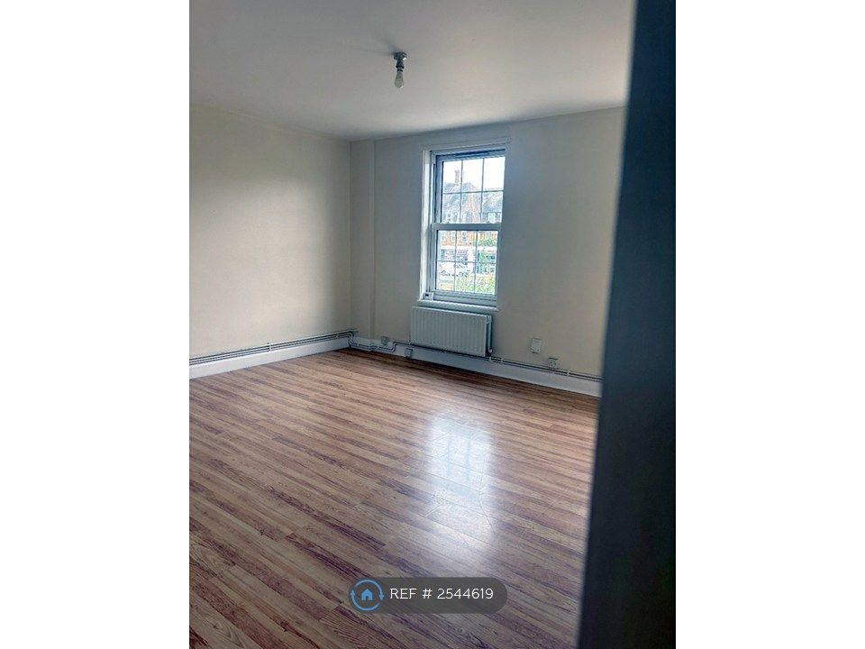 Property photo 3 of 17 Living Room