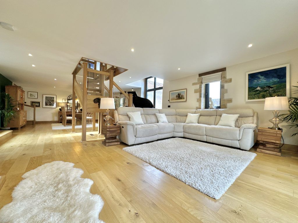 Property photo 2 of 33