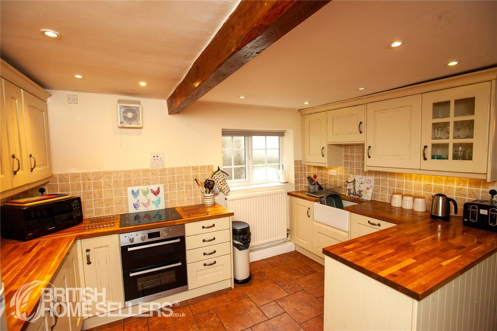 Property photo 2 of 29 Picture No. 10