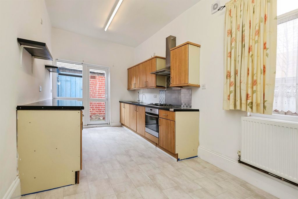 Property photo 3 of 20