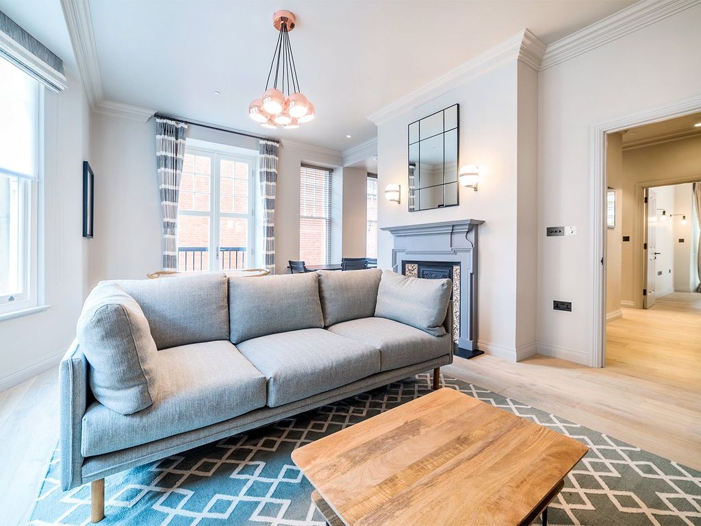 Property photo 1 of 10 Drury Lane House