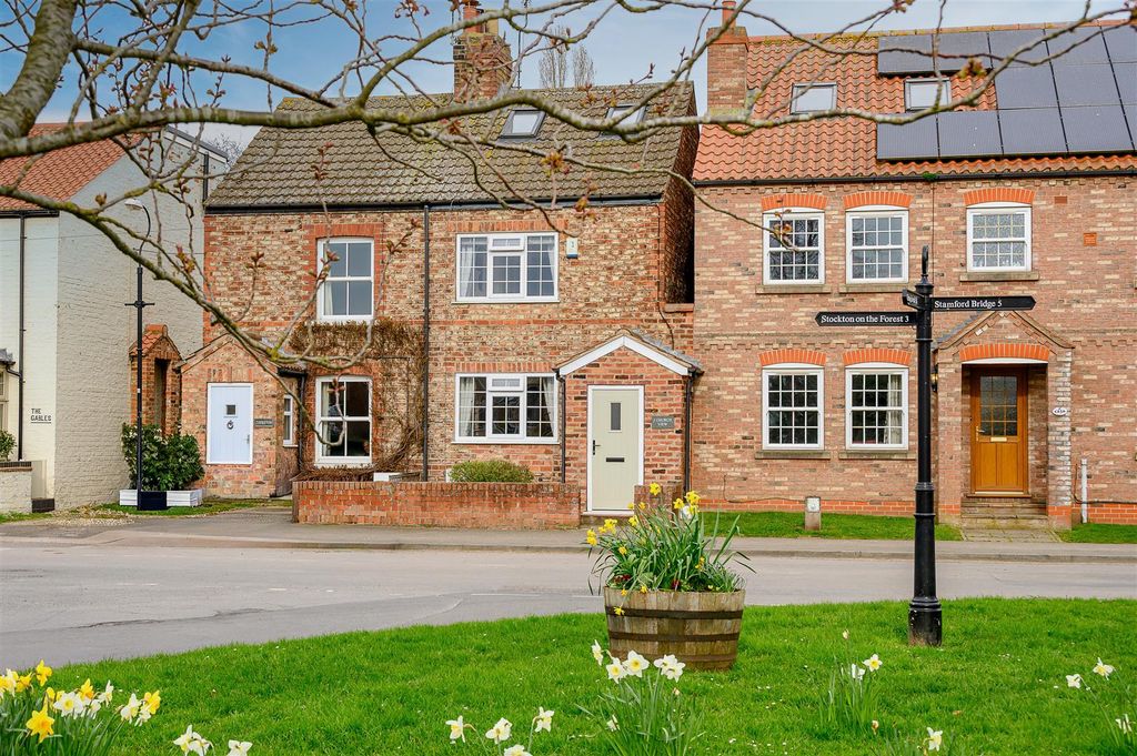 Property photo 1 of 28