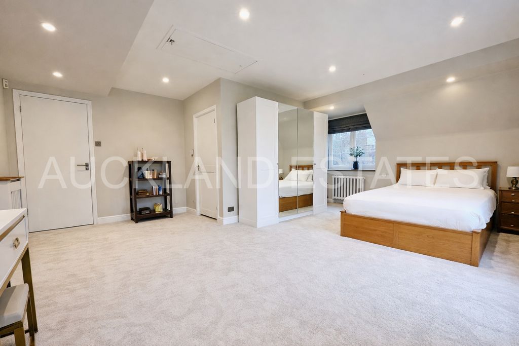 Additional image 23 of 5 bed detached house for saleFoxes Lane, Brookmans Park AL9