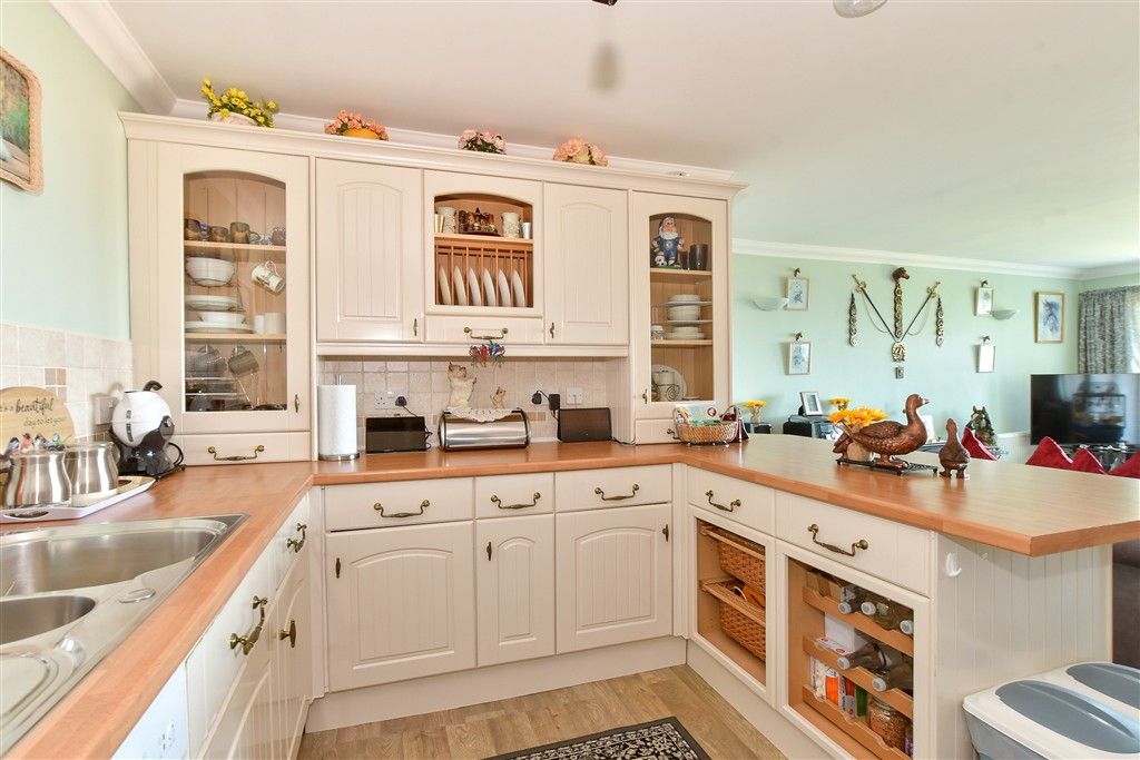 Property photo 3 of 10 Kitchen/ Living Room