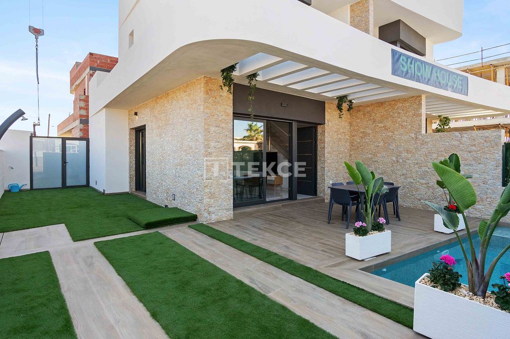 Property photo 2 of 42