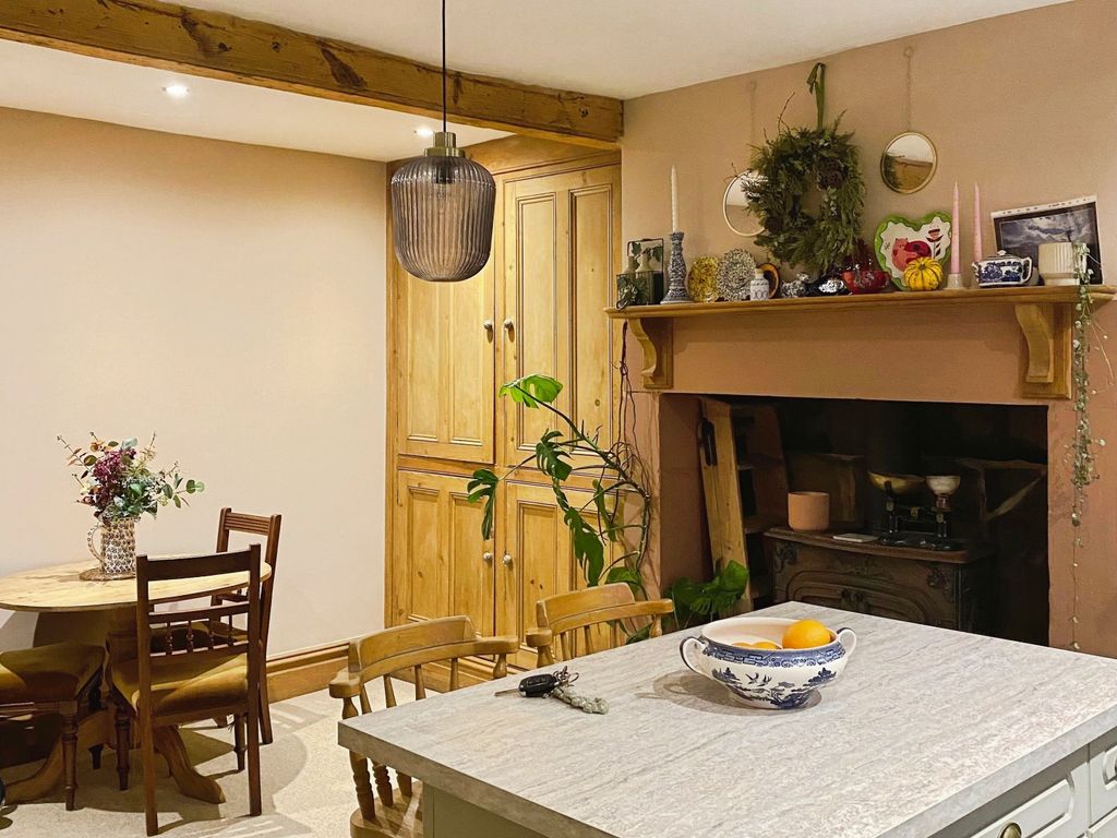 Property photo 3 of 19 Dining Area