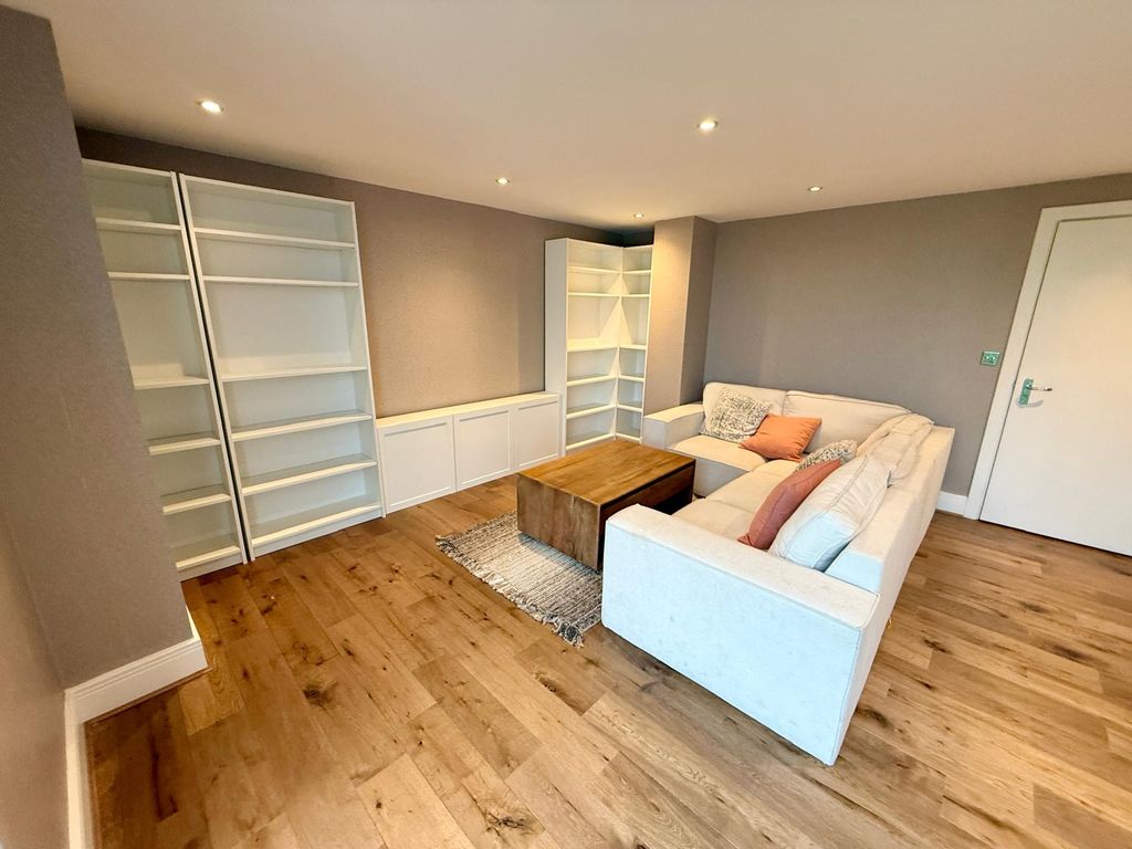 Property photo 3 of 14 Gallery