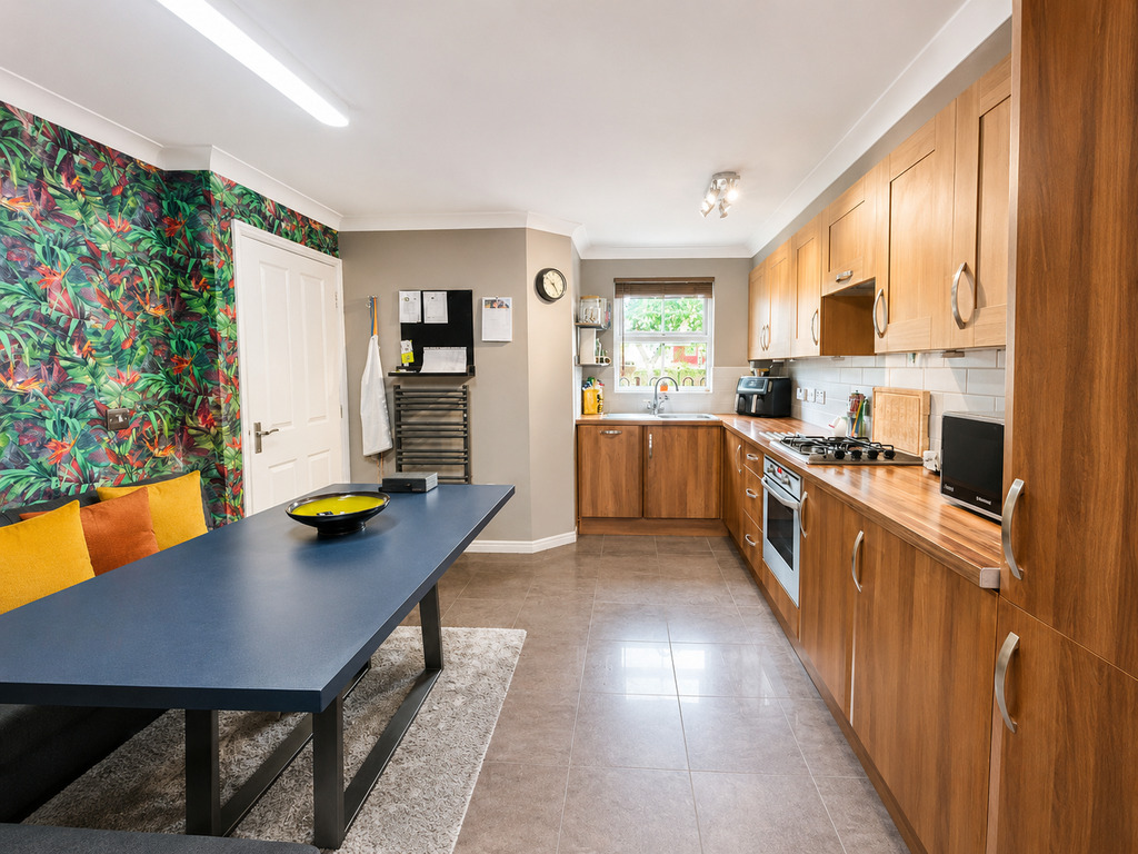 Property photo 3 of 18 Kitchen