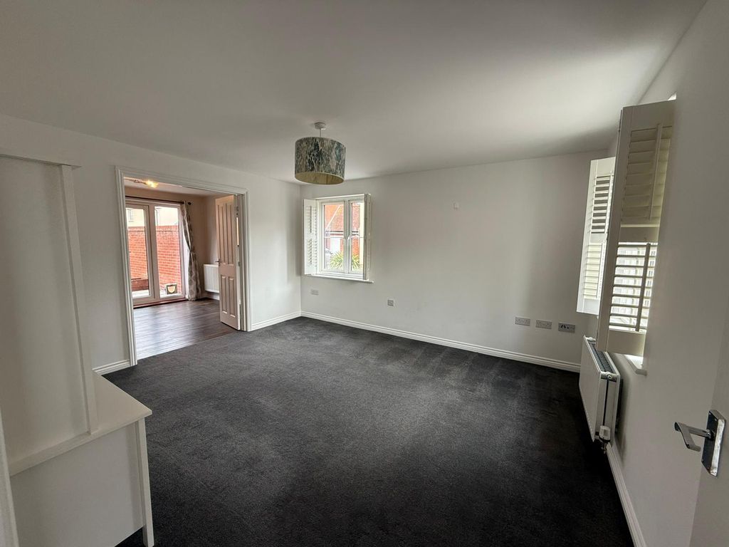 Property photo 3 of 33