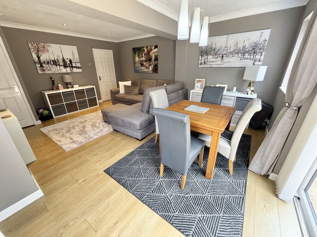 Property photo 2 of 28