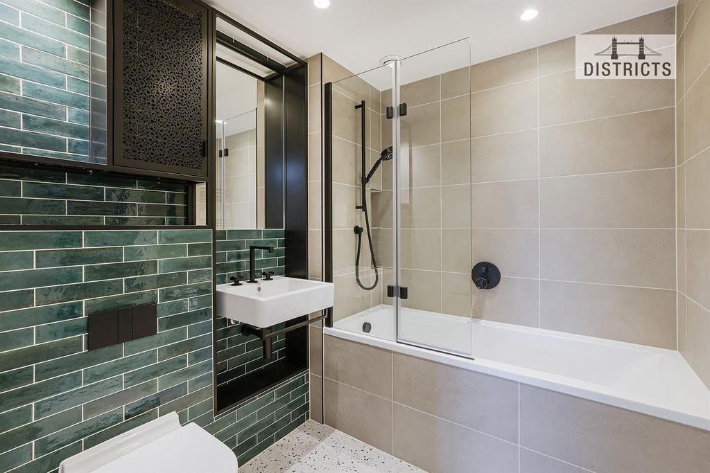 Property photo 3 of 7 Poplar Riverside (16).Jpg