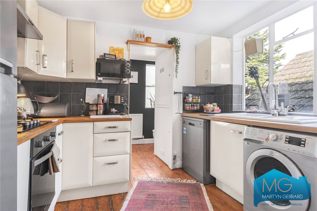 Property photo 2 of 20 Picture No. 27