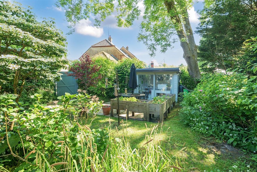 Property photo 2 of 22 Garden Office