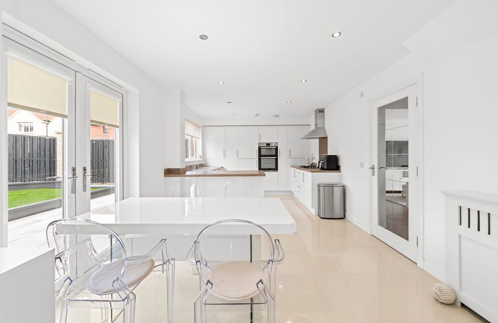 Property photo 3 of 29