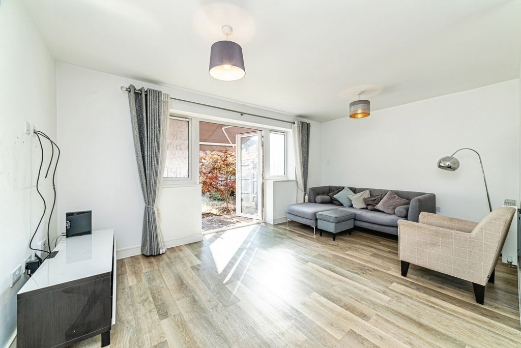 Property photo 2 of 14 Pbox-Img.Jpg