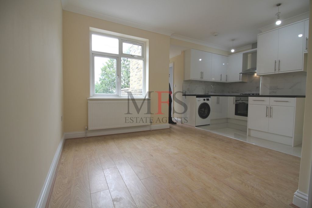 Property photo 3 of 14 Photo 11