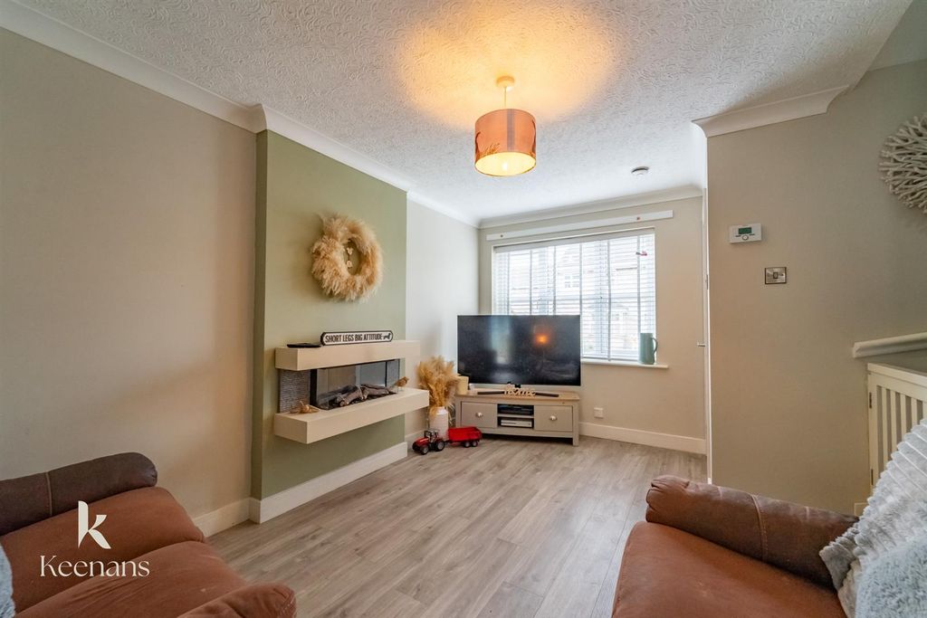 Property photo 2 of 21