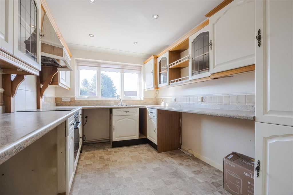 Property photo 2 of 18 Kitchen