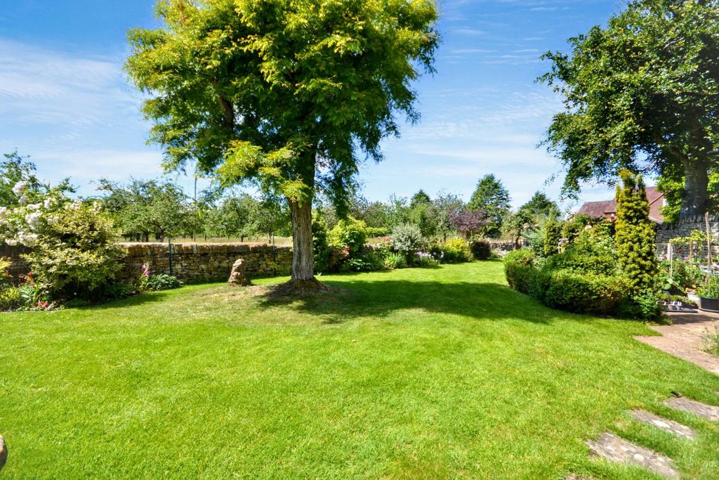Property photo 2 of 28
