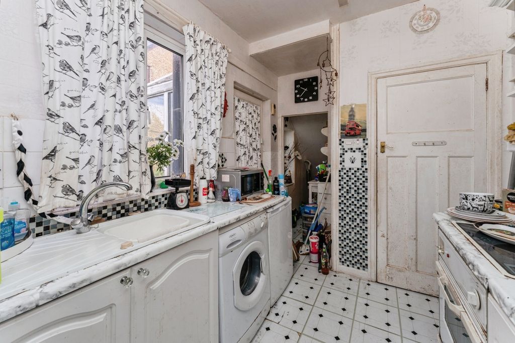 Property photo 2 of 16 Kitchen