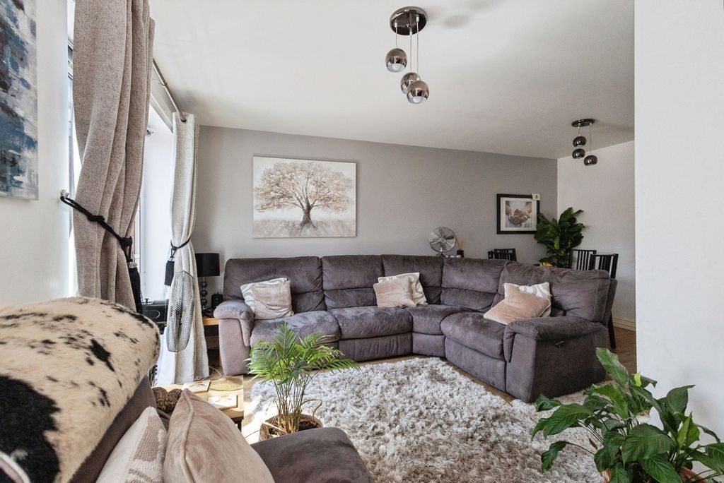 Property photo 2 of 22 Pbox-Img.Jpg