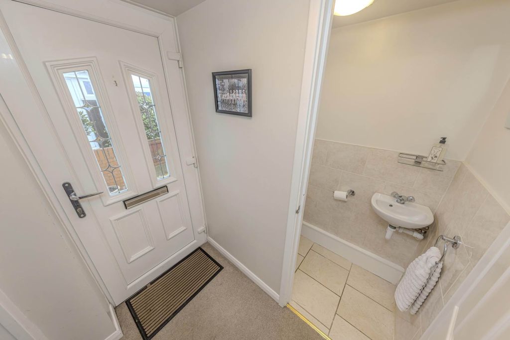 Property photo 2 of 25