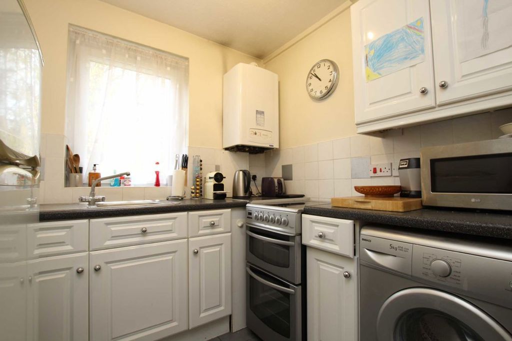 Property photo 3 of 4