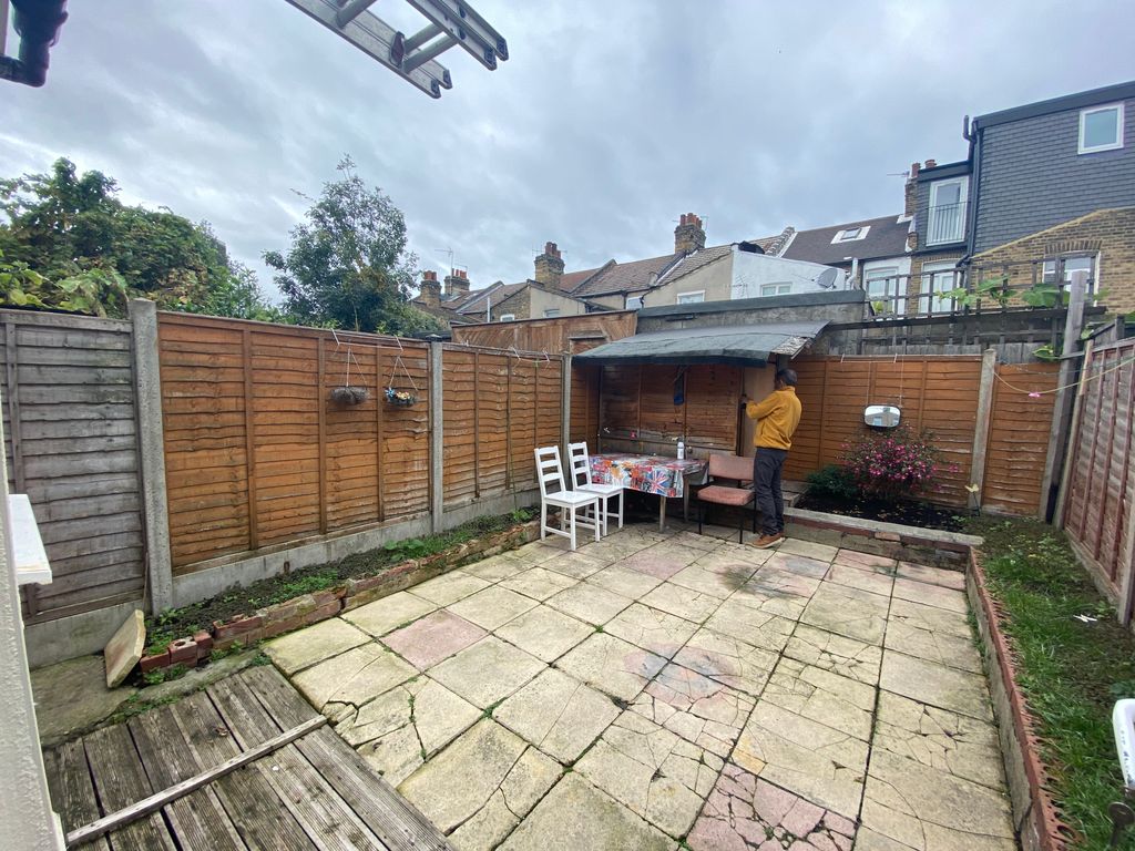 Property photo 3 of 5