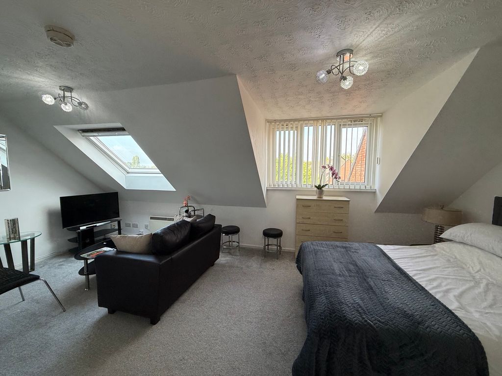 Property photo 3 of 11 Img_9845