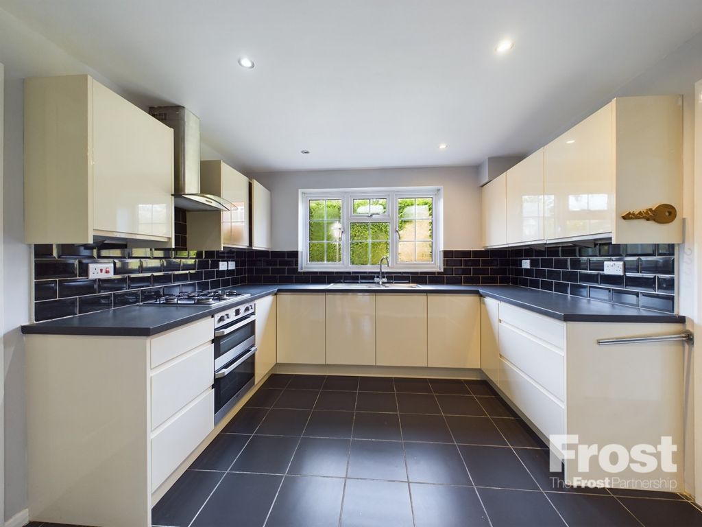 Property photo 3 of 15 Kitchen