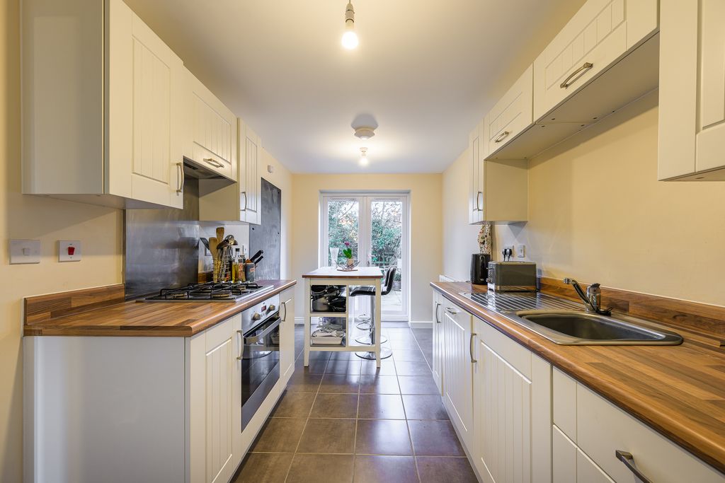 Property photo 2 of 24 Kitchen