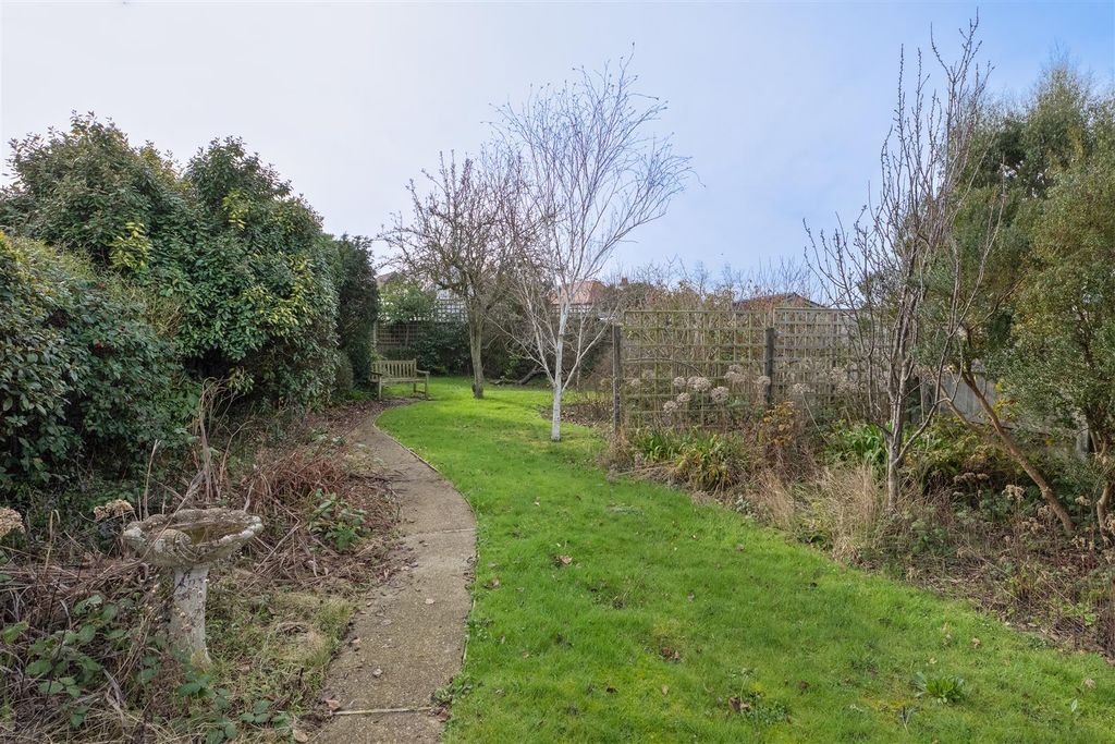 Property photo 3 of 12 Seymour Avenue, Whitstable