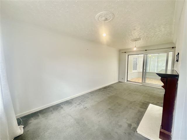 Property photo 3 of 21 Lounge