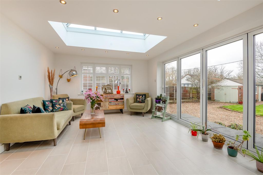 Property photo 3 of 20 Family/Dining Area