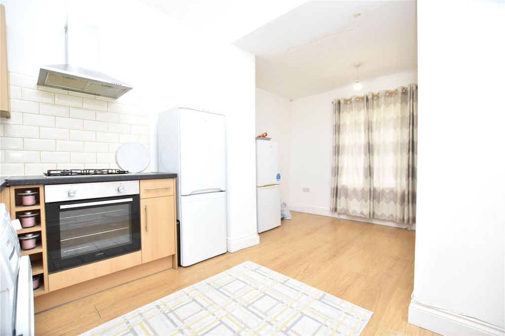 Property photo 3 of 8 Picture No. 14