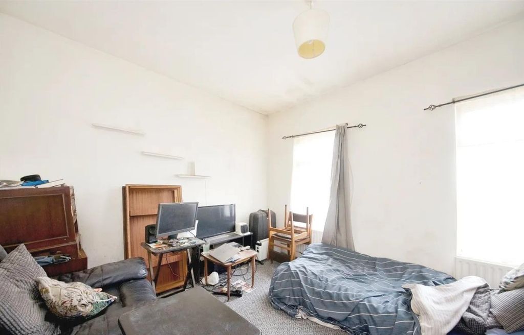 Property photo 3 of 6