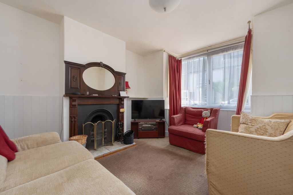 Property photo 3 of 18 Sitting Room