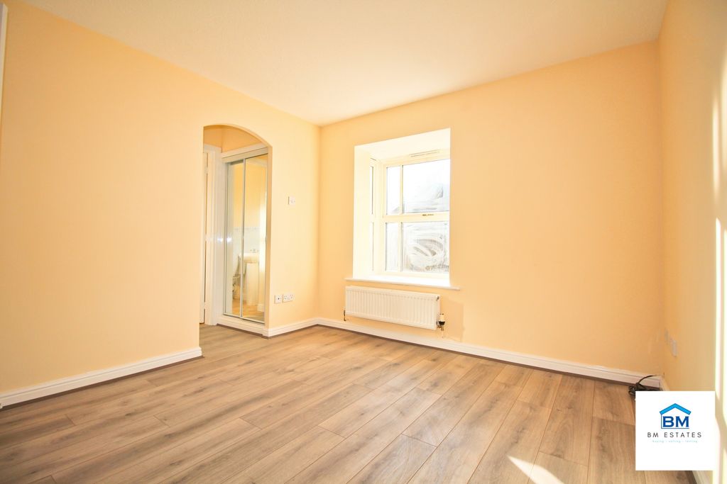 Property photo 3 of 11 Photo 8