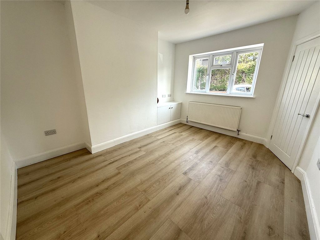 Property photo 2 of 21 Picture No. 18