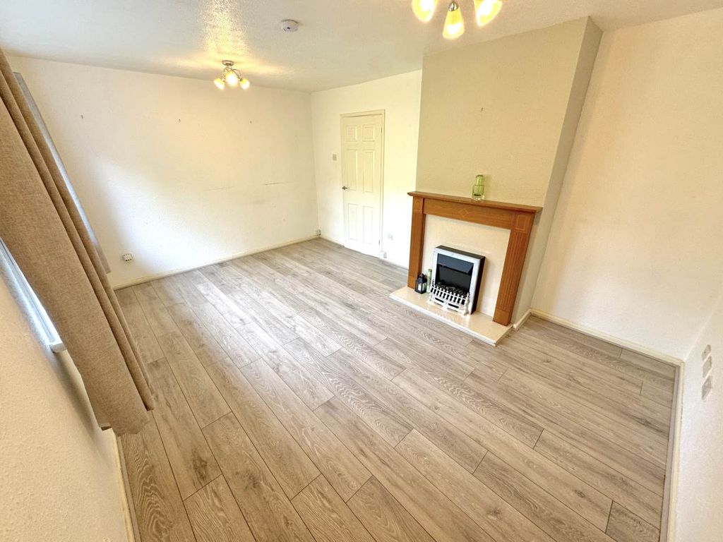 Property photo 3 of 13 Lounge