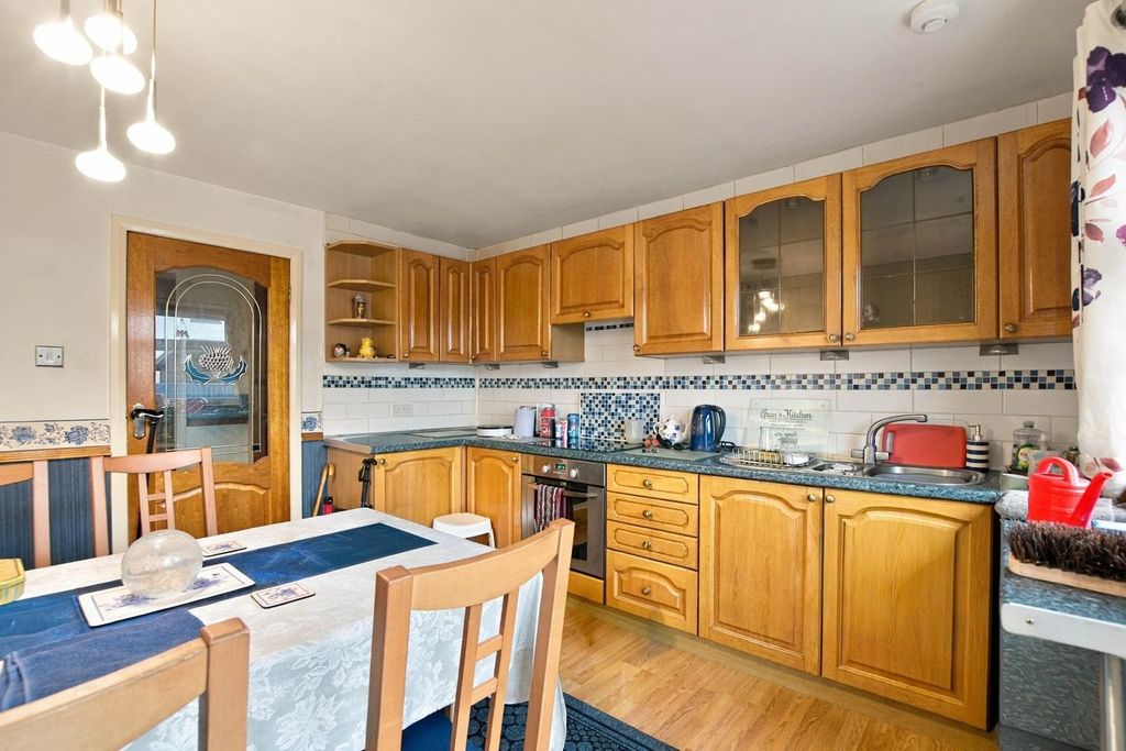 Property photo 3 of 26