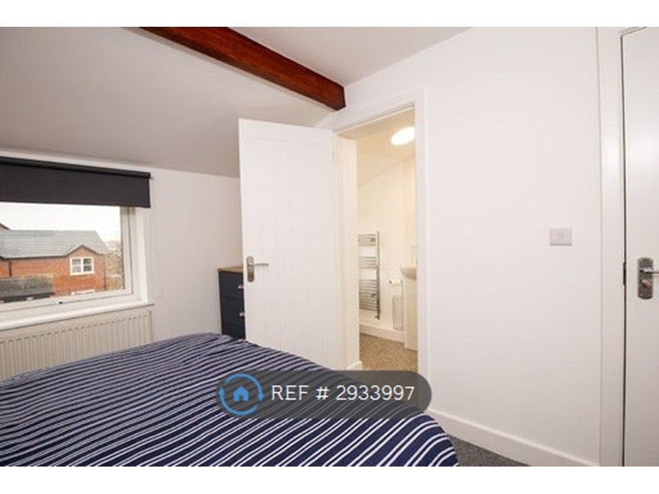 Property photo 3 of 13 Room 4 Ensuite