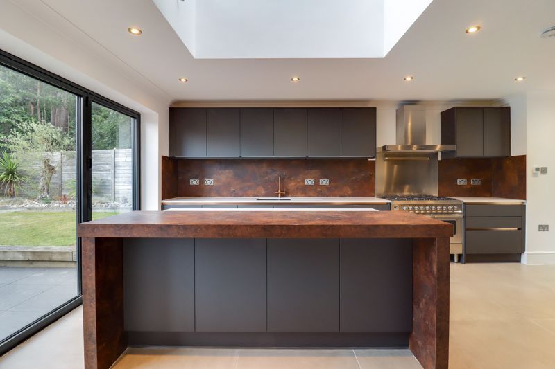 Property photo 1 of 30 Photo 6